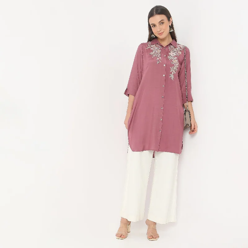 Straight Fit Embroidered Kurta