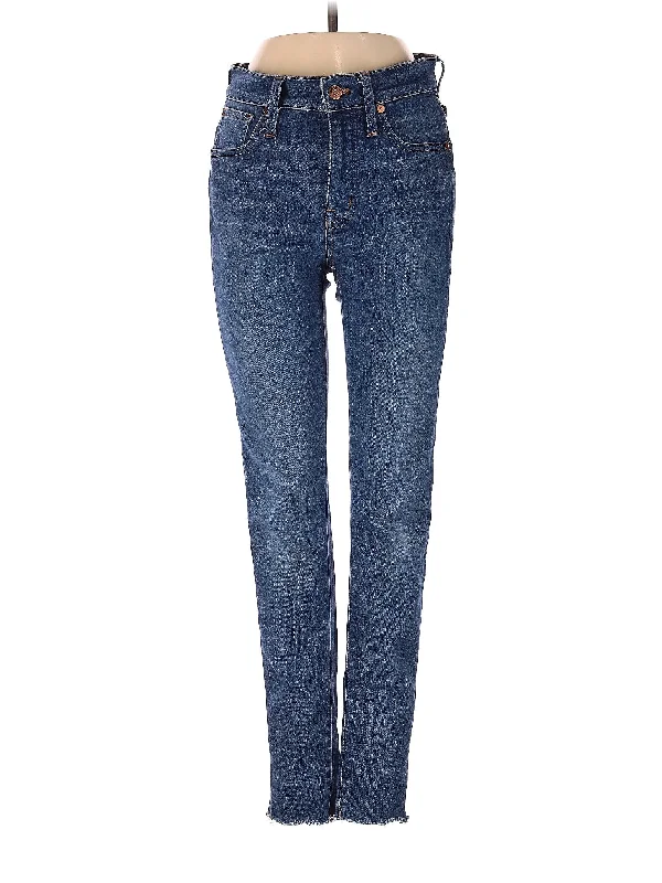 Mid-Rise Skinny Jeans in Medium Wash