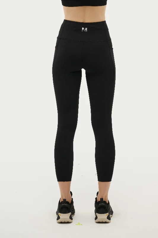 RECALIBRATE 7/8 LEGGING IN BLACK